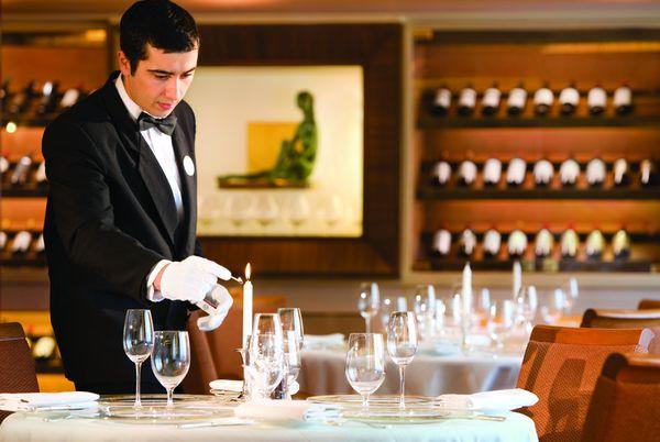 Disfrute a bordo del Silver Wind de un servicio detallista y dedicado. CRUCEROS SILVERSEA CRUCEROS DE LUJO CRUCEROS GUANTE BLANCO OFERTAS DESCUENTOS CRUCEROS EXCELLENCE